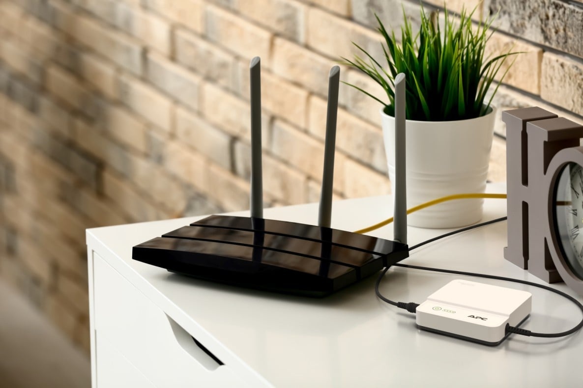 APC BY SCHNEIDER ELECTRIC Gruppo di continuità Network UPS 12Vdc 3A, batteria al litio - BATTERIE E ALIMENTATORI | TecnoCARE.net Sabaudia, Latina, Terracina, San Felice Circeo e Pontinia