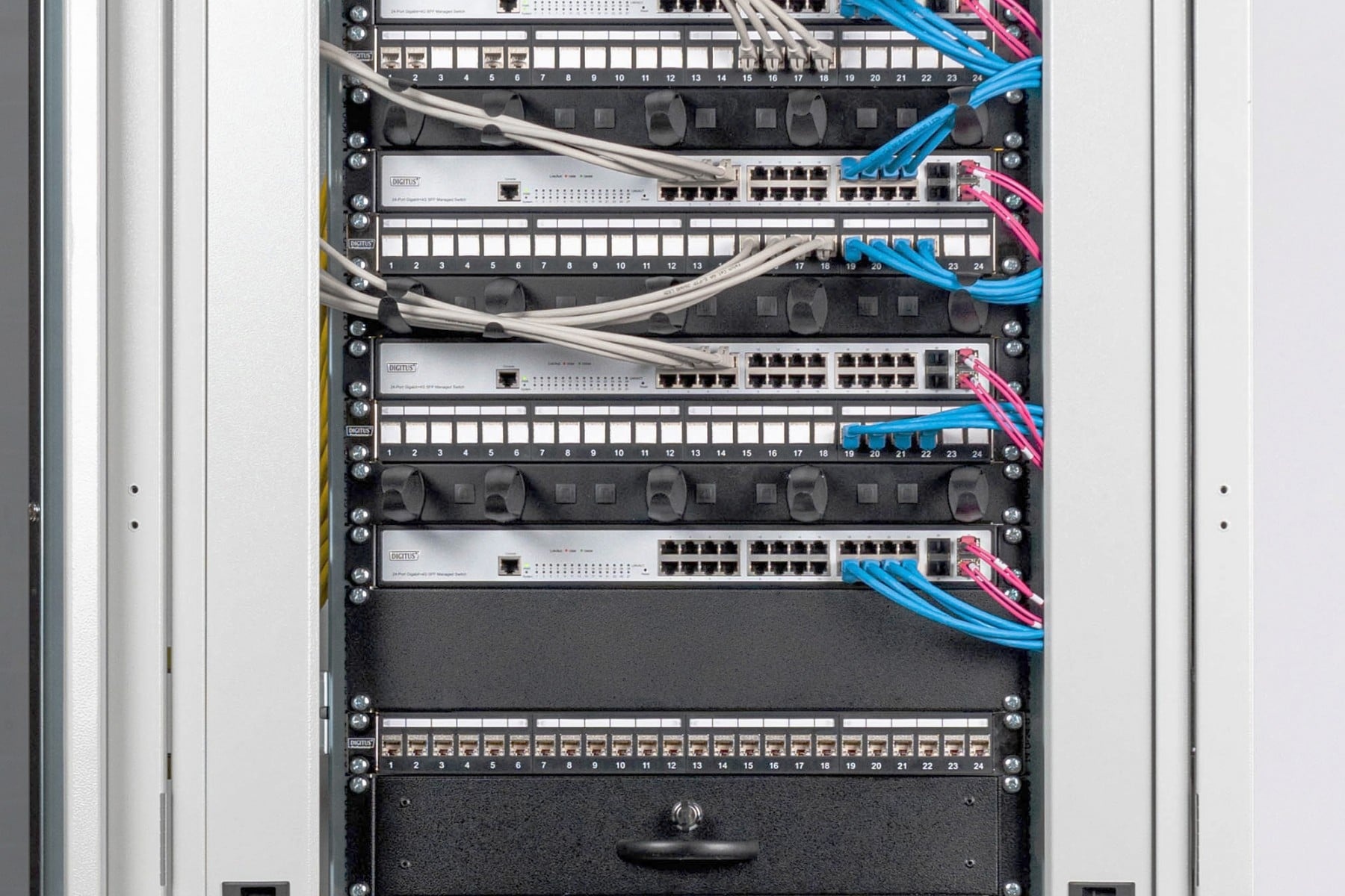 DIGITUS Digitus Coperchio per armadi da 483 mm (19") - COMPONENTI | TecnoCARE.net Sabaudia, Latina, Terracina, San Felice Circeo e Pontinia