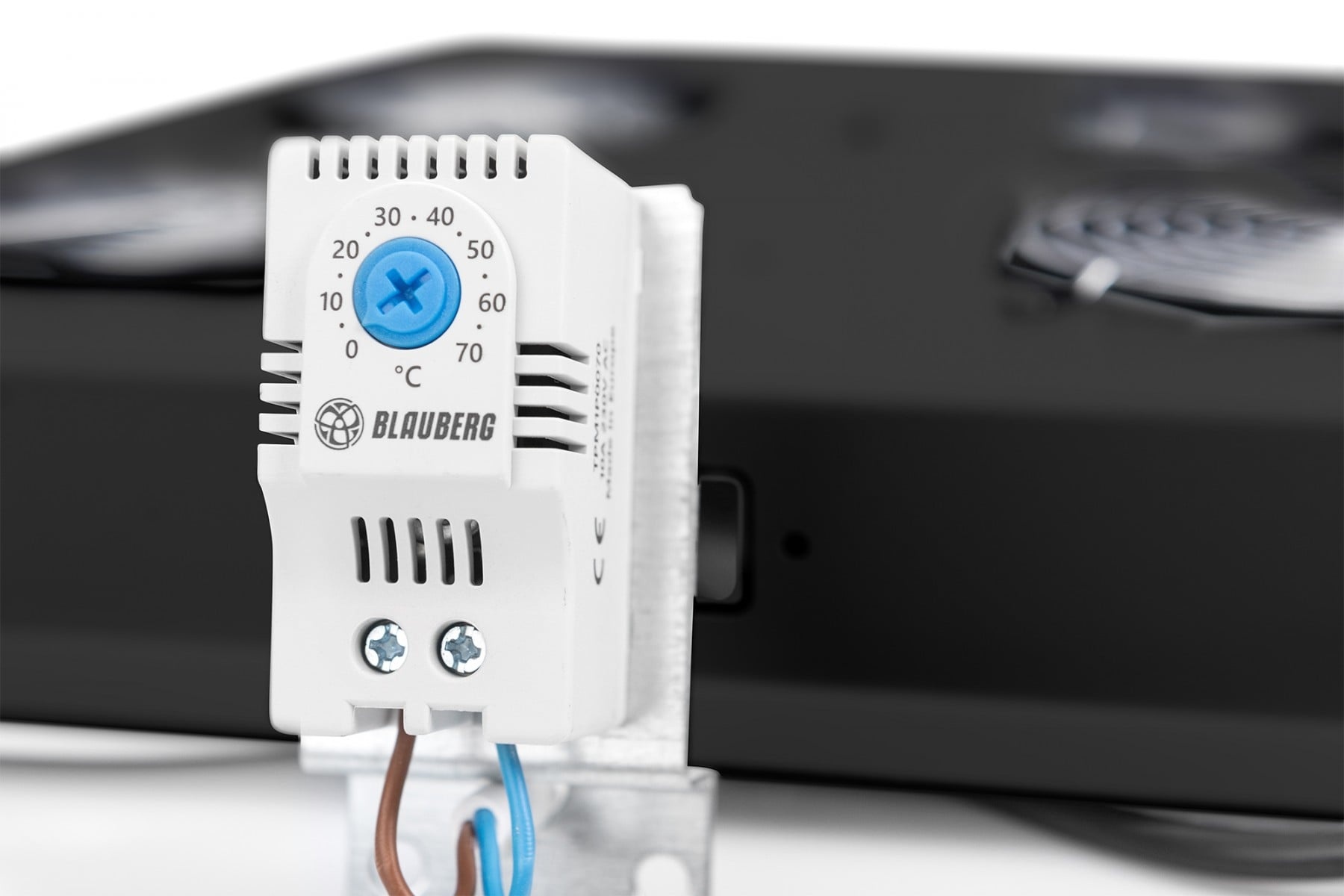 DIGITUS Digitus Unità di ventilazione sul tetto per armadi del server del modello Unique - COMPONENTI | TecnoCARE.net Sabaudia, Latina, Terracina, San Felice Circeo e Pontinia