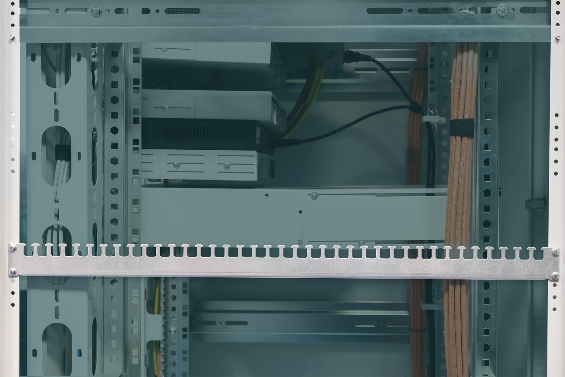 DIGITUS Rota di fissaggio cavi, scaffali Unique e Dynamic Basic con profondità di 600 mm, 1 rota per scaffali con profondità di 600 mm, 1 rota - COMPONENTI | TecnoCARE.net Sabaudia, Latina, Terracina, San Felice Circeo e Pontinia