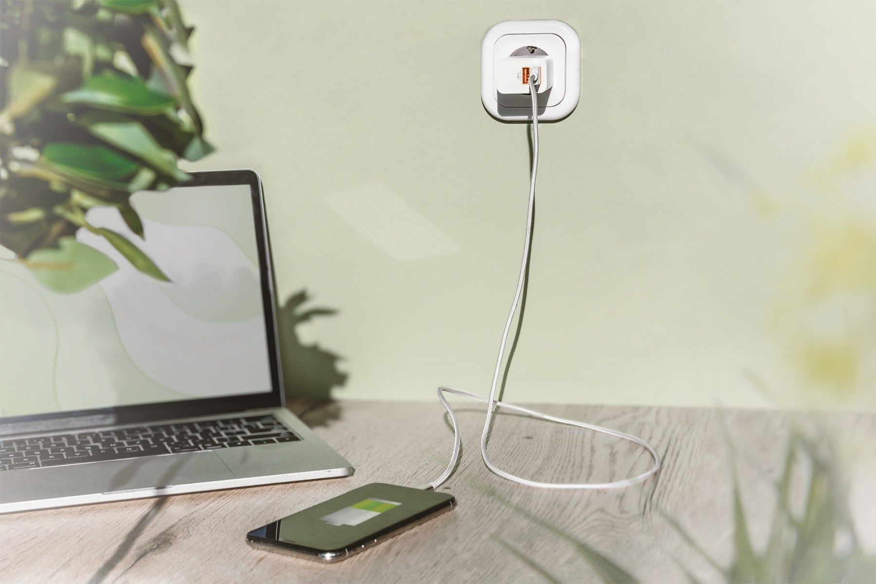 DIGITUS Digitus DA-10061 Caricabatterie per dispositivi mobili Smartphone Bianco AC Interno - BATTERIE E ALIMENTATORI | TecnoCARE.net Sabaudia, Latina, Terracina, San Felice Circeo e Pontinia