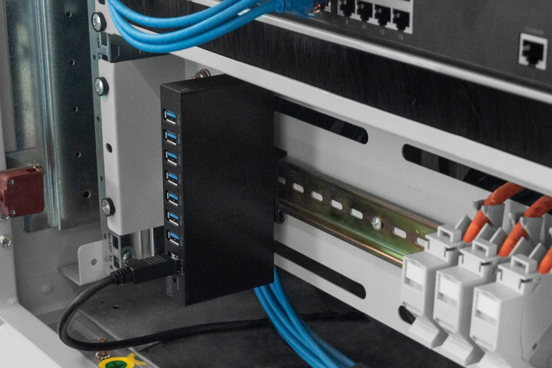 DIGITUS Hub/concentratore industriale attivo USB 3.0 SuperSpeed a 7 porte, costruzione in metallo, guida DIN - COMPONENTI | TecnoCARE.net Sabaudia, Latina, Terracina, San Felice Circeo e Pontinia
