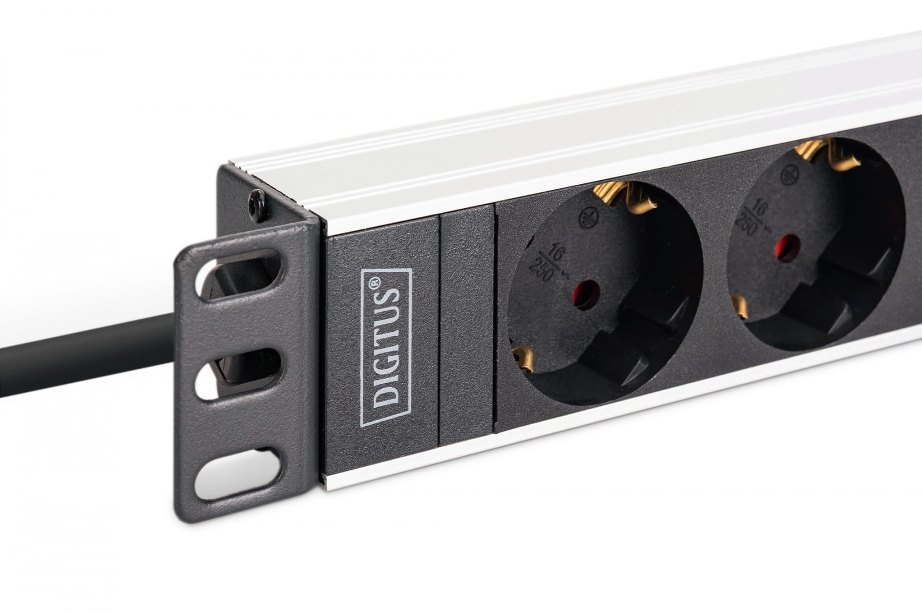 DIGITUS Striscia di alimentazione PDU Rack 19", 9 prese Schuko CEE 7/3 (45°), cavo da 2m, spina IEC C20, 16A, alluminio - BATTERIE E ALIMENTATORI | TecnoCARE.net Sabaudia, Latina, Terracina, San Felice Circeo e Pontinia