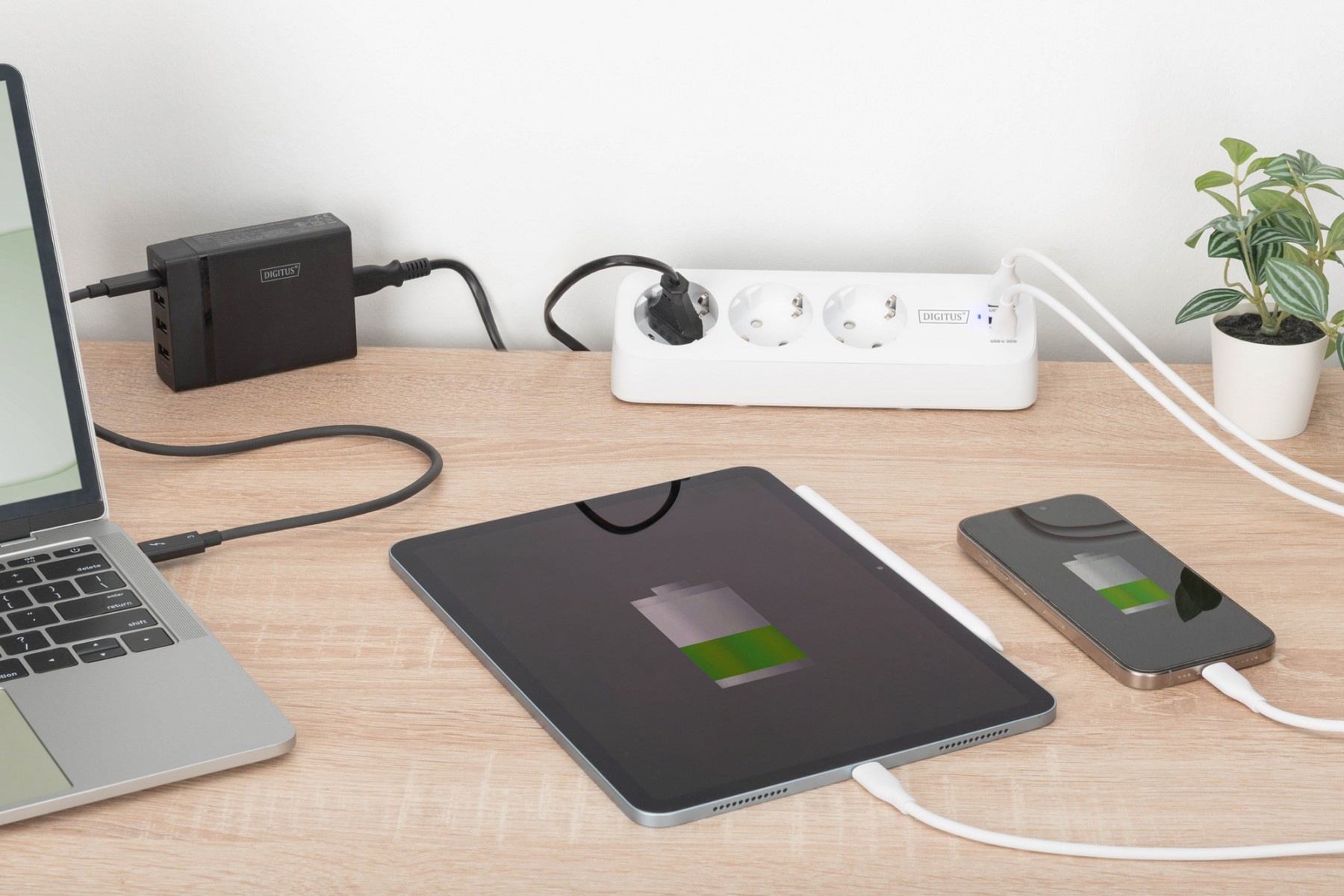 DIGITUS Digitus DA-70626 ciabatta di alimentazione da ufficio a 3 vie con 2 porte USB-A e 1 porta USB-C, bianca - DISPOSITIVI E ACCESSORI DI CABLAGGIO | TecnoCARE.net Sabaudia, Latina, Terracina, San Felice Circeo e Pontinia