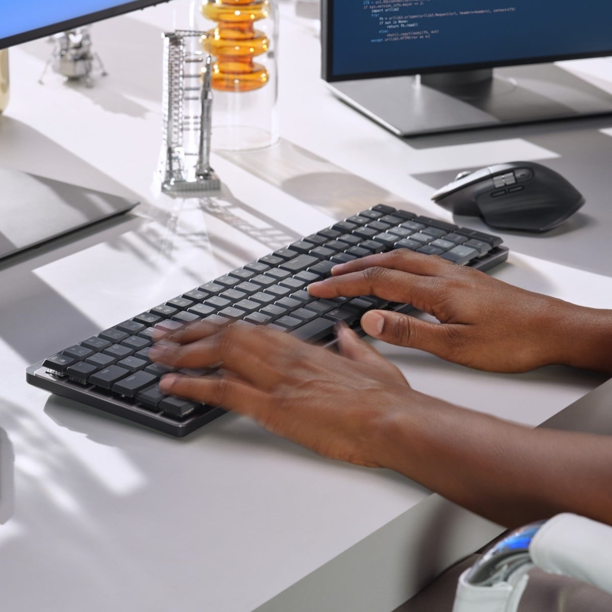 LOGITECH Logitech 920-010759 tastiera Ufficio RF senza fili + Bluetooth QWERTY US International Grafite - TASTIERE E CONTROLLER | TecnoCARE.net Sabaudia, Latina, Terracina, San Felice Circeo e Pontinia