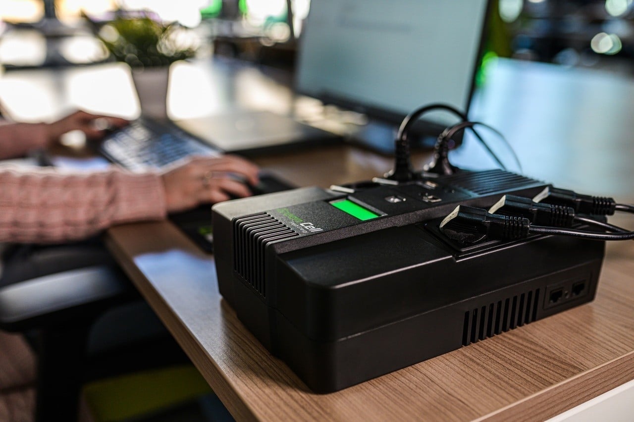 GREEN CELL Green Cell UPS06 gruppo di continuità (UPS) A linea interattiva 0,999 kVA 360 W 6 presa(e) AC - BATTERIE E ALIMENTATORI | TecnoCARE.net Sabaudia, Latina, Terracina, San Felice Circeo e Pontinia