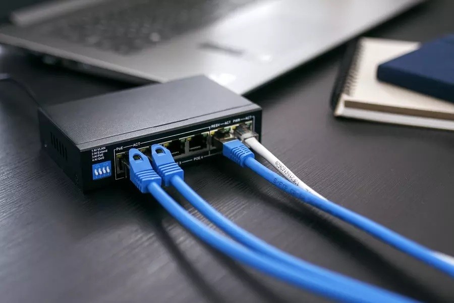 EXTRALINK Extralink KRIOS | Switch PoE | 4x Gigabit PoE/PoE+, 2x RJ45 Uplink Gigabit, 60W - RETI | TecnoCARE.net Sabaudia, Latina, Terracina, San Felice Circeo e Pontinia